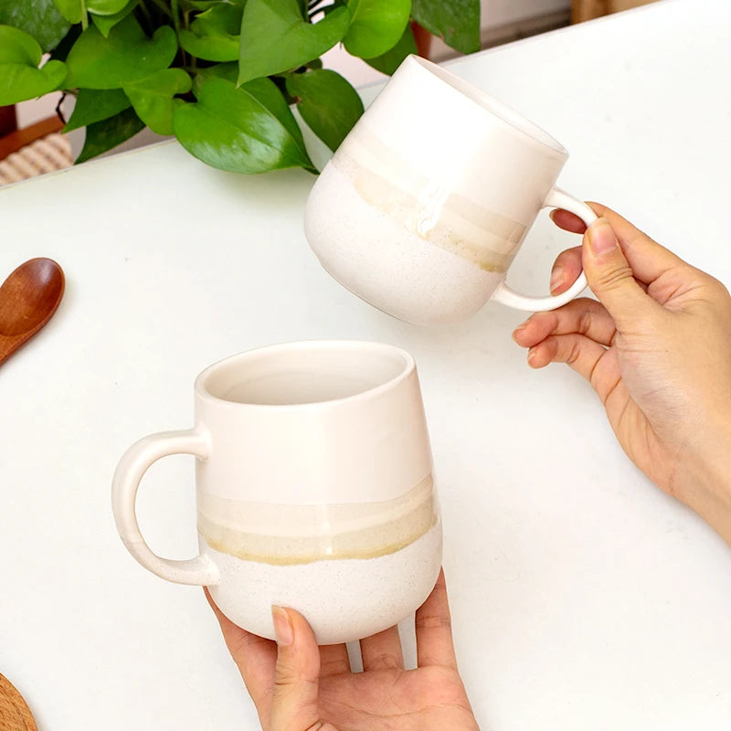 Caneca Bege de cerâmica