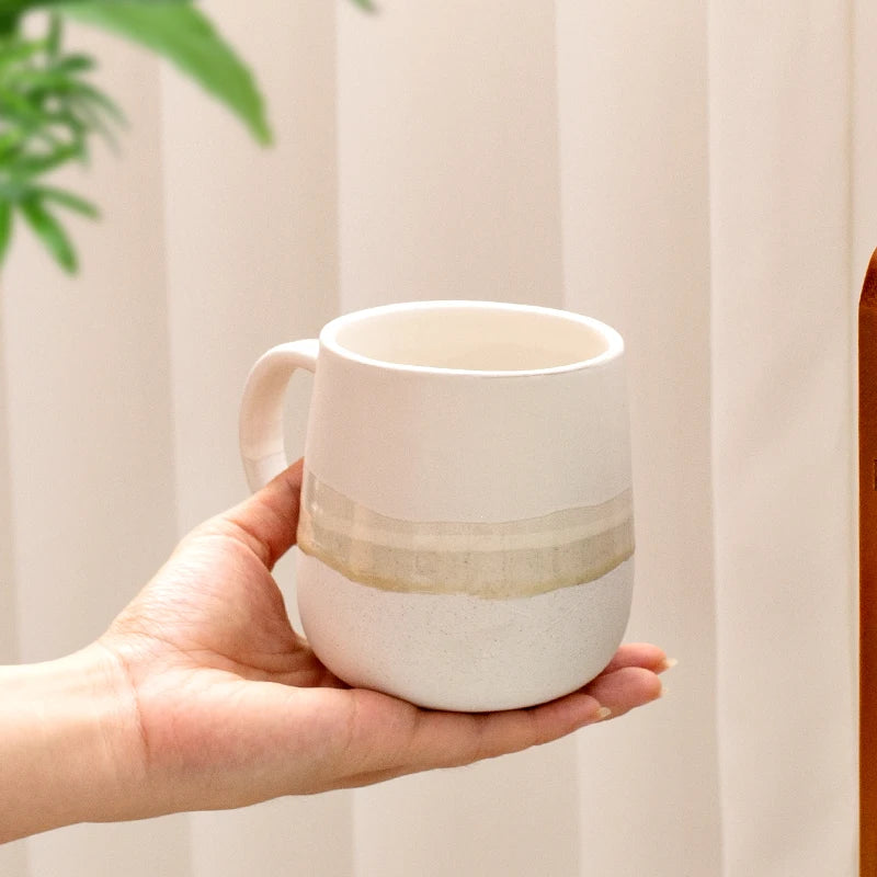 Caneca Bege de cerâmica